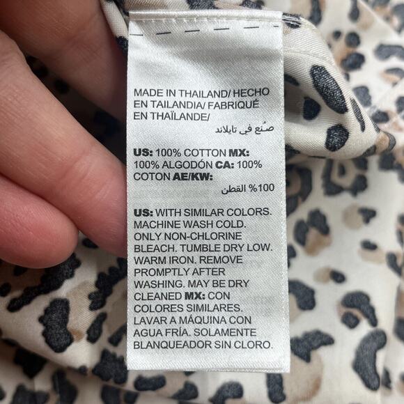 Chico's Animal Print No Iron Button Up Shirt Blouse Size 2 12/14 Mob Wife - Picture 9 of 12